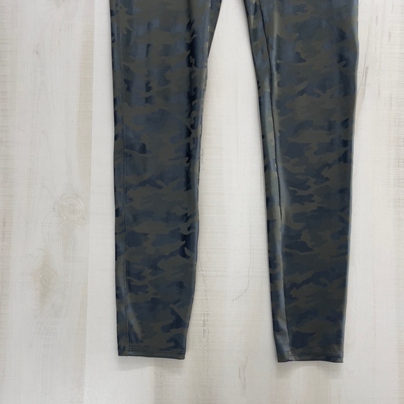 SPANX x Anthropologie shiny camo green slimming high rise leggings L - Picture 3 of 7